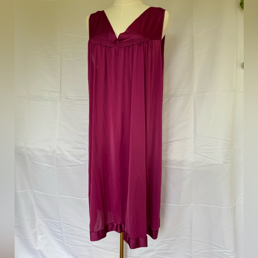 Vanity Fair Fuchsia nightgown 100% nylon 1X